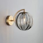 lampe murale boule en verre fumé