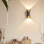 lampe murale design en noir et or
