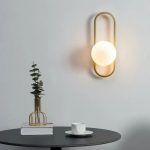 lampe murale élégante en verre blanc et doré