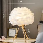 Lampe de chevet à plumes blanches avec trépied doré, lumière chaude, hauteur 46 cm