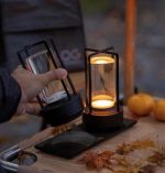 ambiance chaleureuse avec lampe de table lanterne