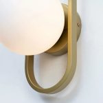 applique moderne en verre blanc et métal doré