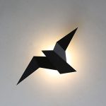 éclairage design pour pièce avec applique oiseau