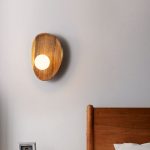 éclairage mural en bois naturel