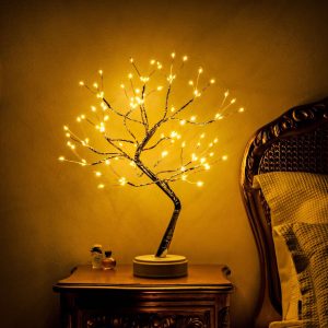 Lampe arbre illuminé féerique sur fond blanc