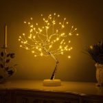 Lampe arbre lumineux effet féerie dans une pièce