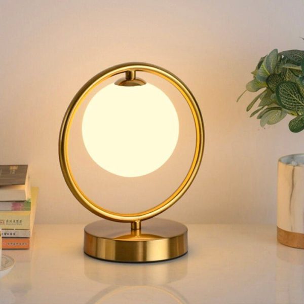 lampe de chevet boule métal doré