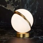 lampe de chevet design boule dorée