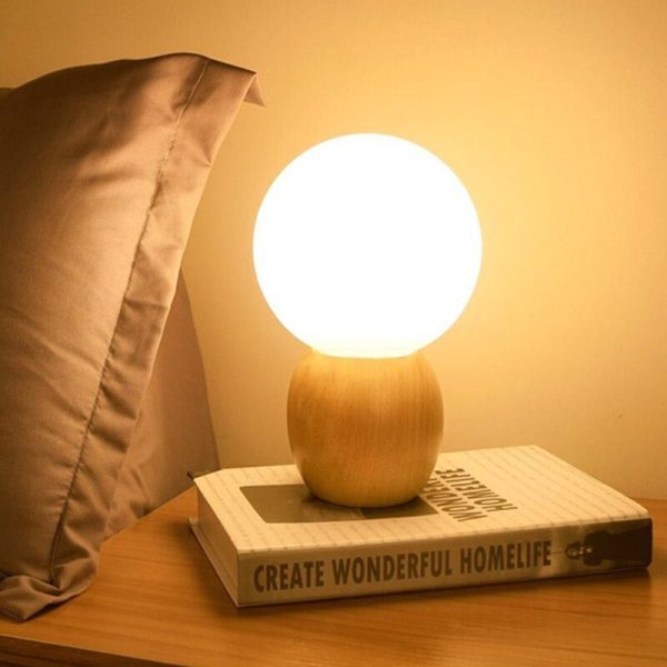 lampe de chevet LED boule en bois