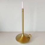 lampe de table élégante WickGlow