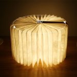lampe lumineuse en forme de livre