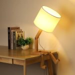 lampe robot en bois pour chambre