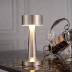 lampe tactile élégante en métal doré