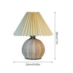 Lampe de chevet en rotin avec abat‑jour plissé, hauteur 28 cm