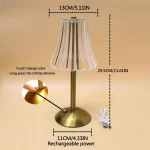 Lampe de chevet dorée avec abat-jour blanc