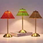 Lampe de table en rotin marron rechargeable