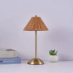 Lampe de table en rotin rechargeable