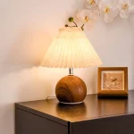 Lampe de table LED design avec abat-jour plissé