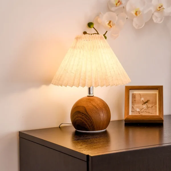 Lampe de table LED design avec abat-jour plissé