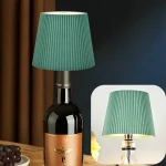 Lampe de bouteille LED rechargeable vert avec batterie lithium-ion et câble USB